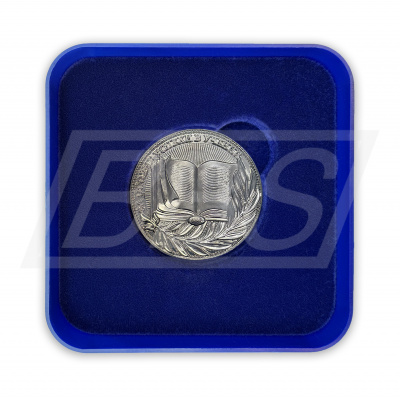 Серебряная медаль "За особые успехи в учении" в пластиковом футляре с бархатным ложементом (ВИД 2) (арт. 61027)